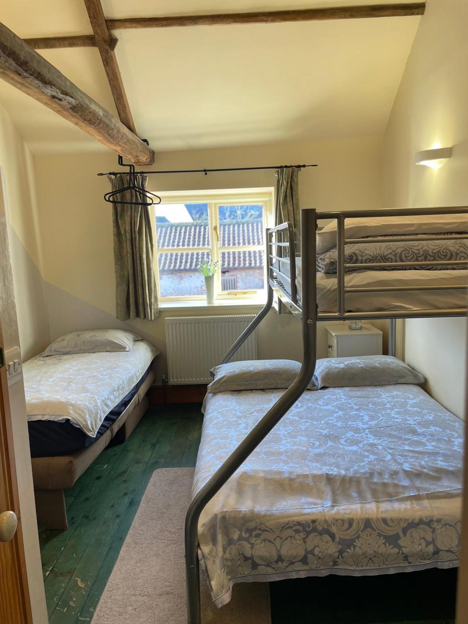 C Farmhouse Accommodation Alne Bagian luar foto